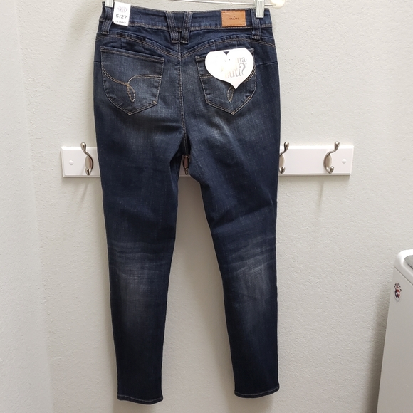NWT Wanna Betta Butt Distressed Skinny Jeans Sz 5 - Picture 5 of 12